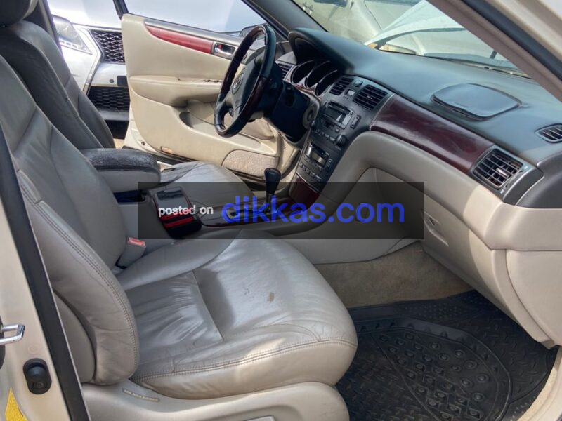 Neatly Used Lexus ES 300 Available For Sale