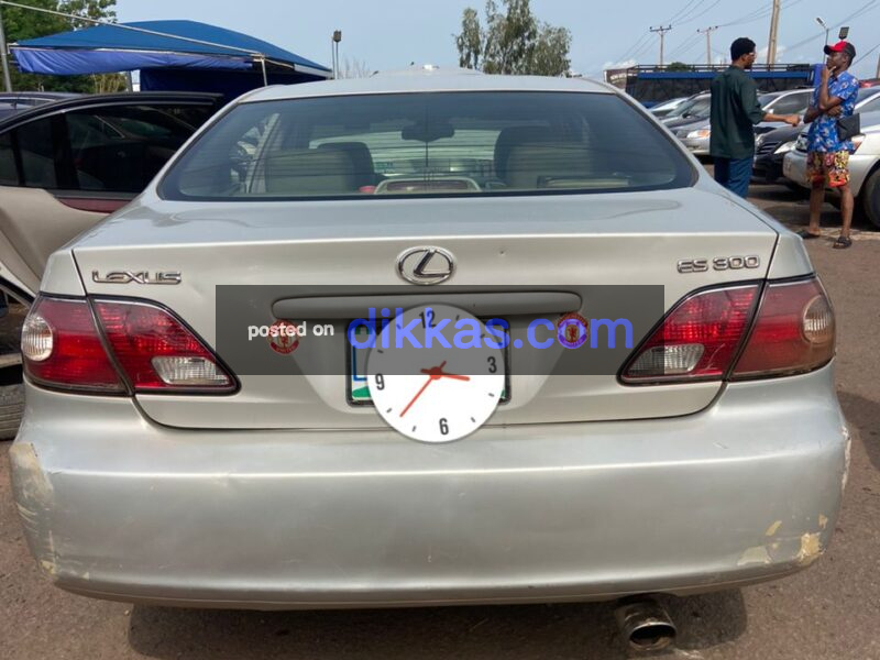 Neatly Used Lexus ES 300 Available For Sale